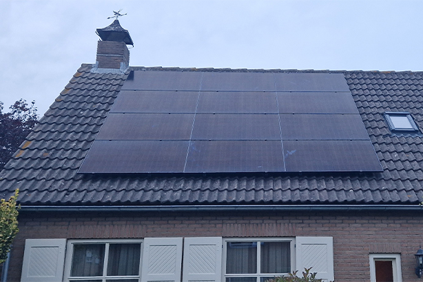 Zonnepanelen door RvD Elektra Service